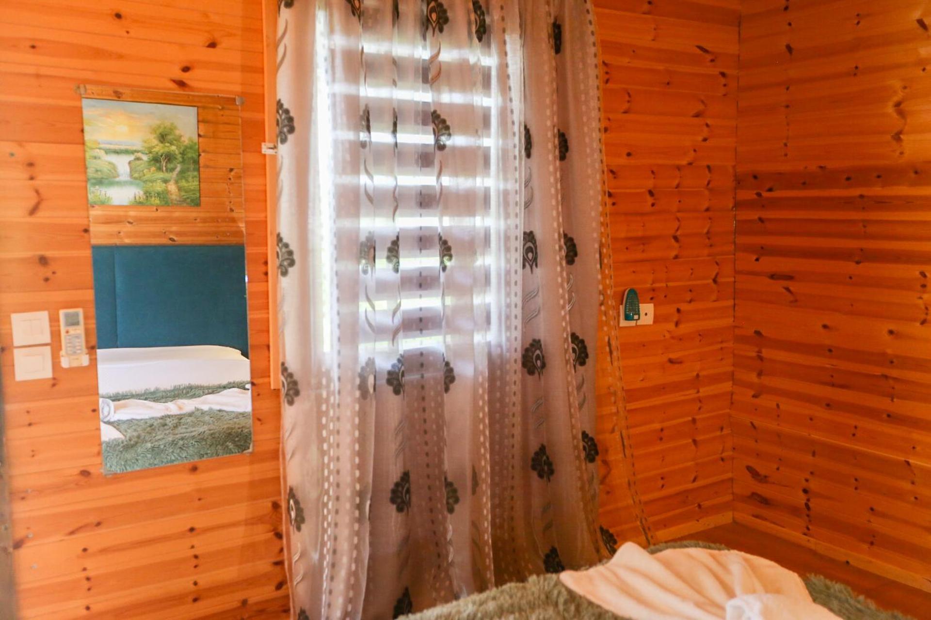 Motel Holiwood *